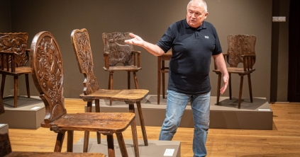 A méltatlanul elfeledett Kristó János bútorfaragóra emlékeznek